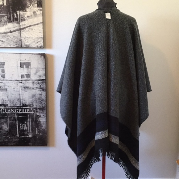 Guess Reversible Striped Blanket Scarf - Picture 3 of 9